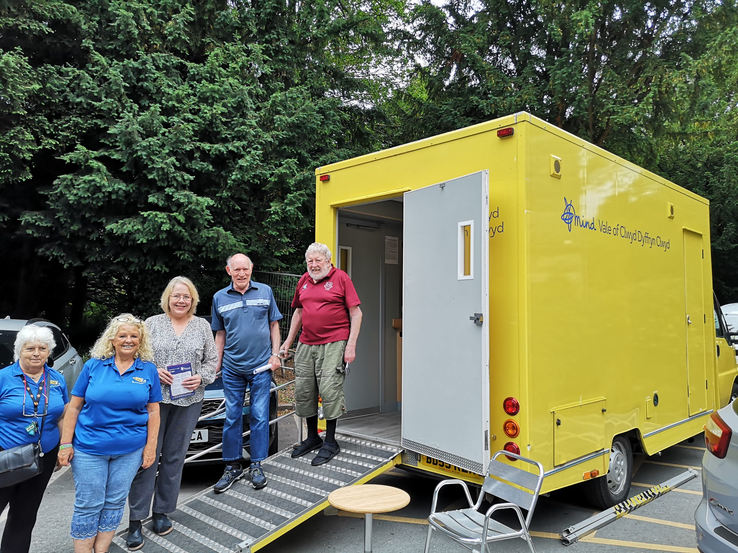 Picture of Doris the yellow bus with residents